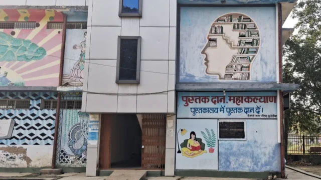 Jhumri Telaiya Municipal Public Library koderma (2)